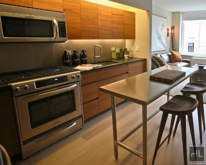 West 45 Street - Photo 1