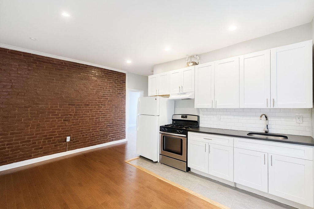 141 Nagle Avenue - Photo 2