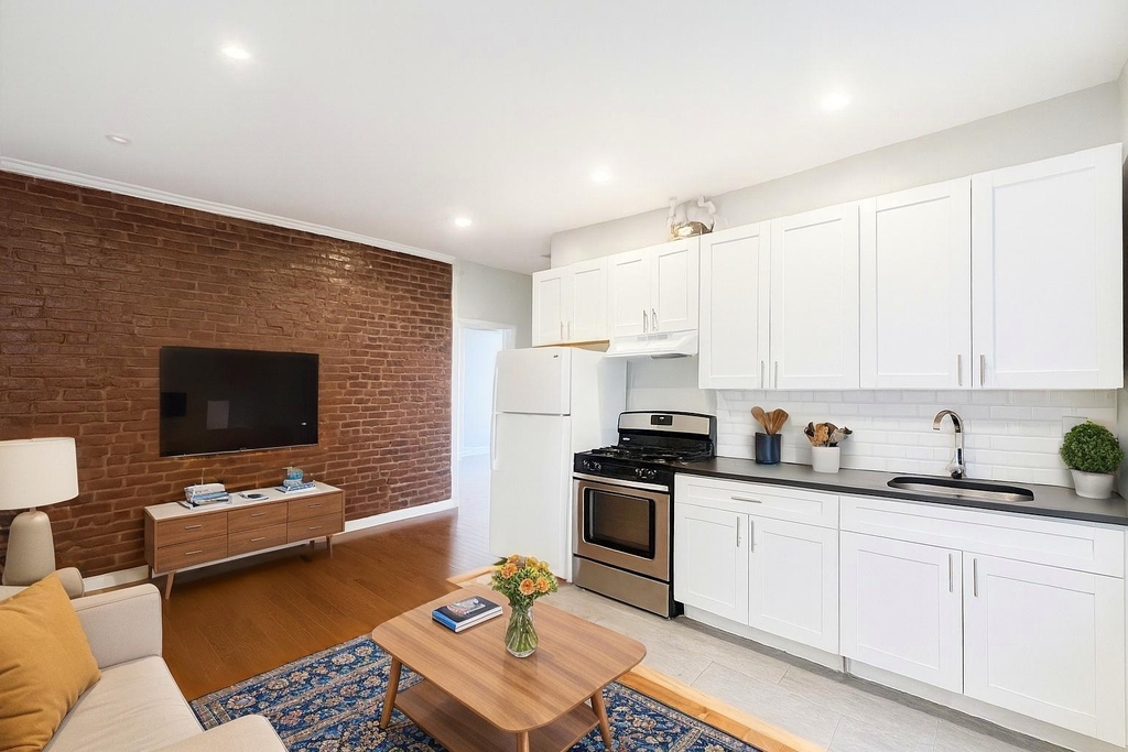 141 Nagle Avenue - Photo 0