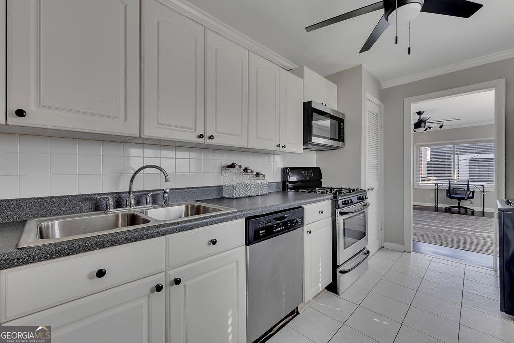 1040 Herndon Street Nw - Photo 9