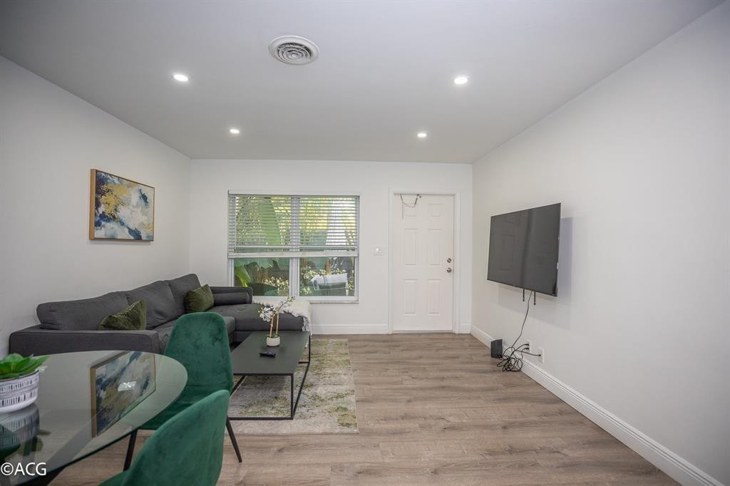 19 Ne 16th Street - Photo 1