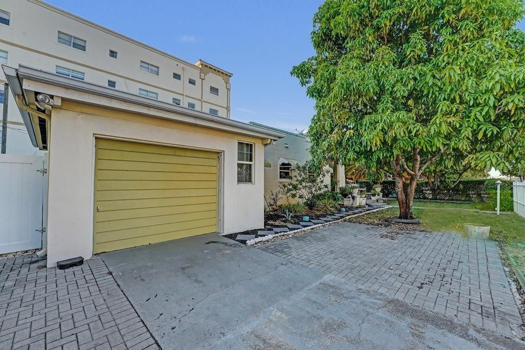 2000 Jackson Street - Photo 6