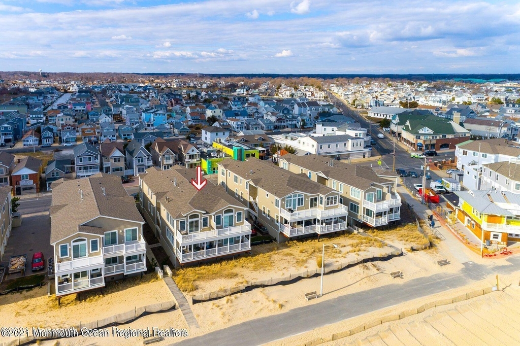 221 Beachfront - Photo 1