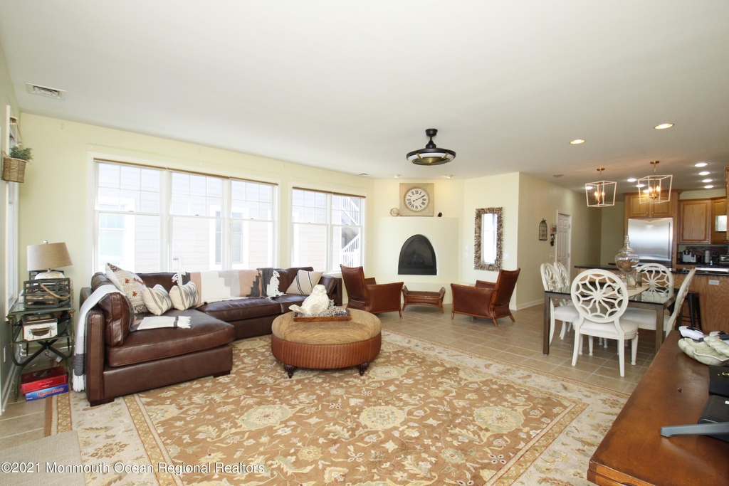 221 Beachfront - Photo 5