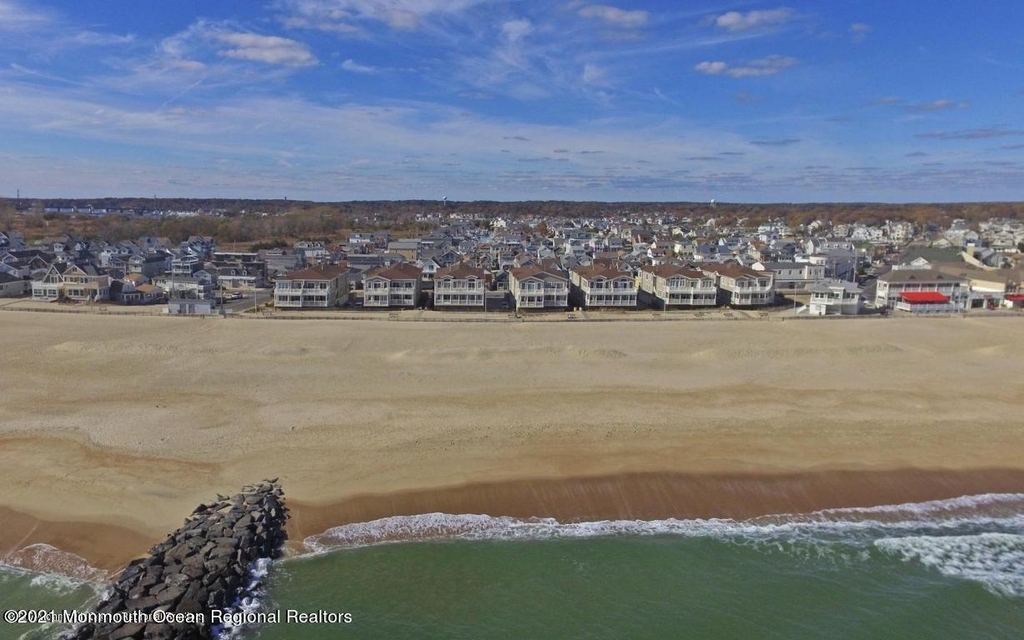 221 Beachfront - Photo 0