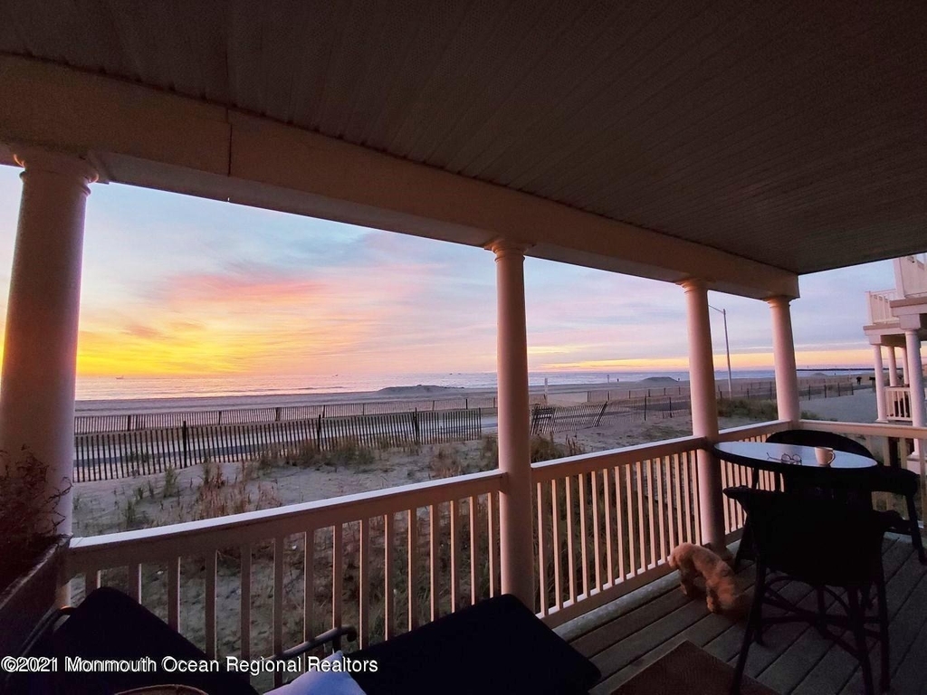 221 Beachfront - Photo 2