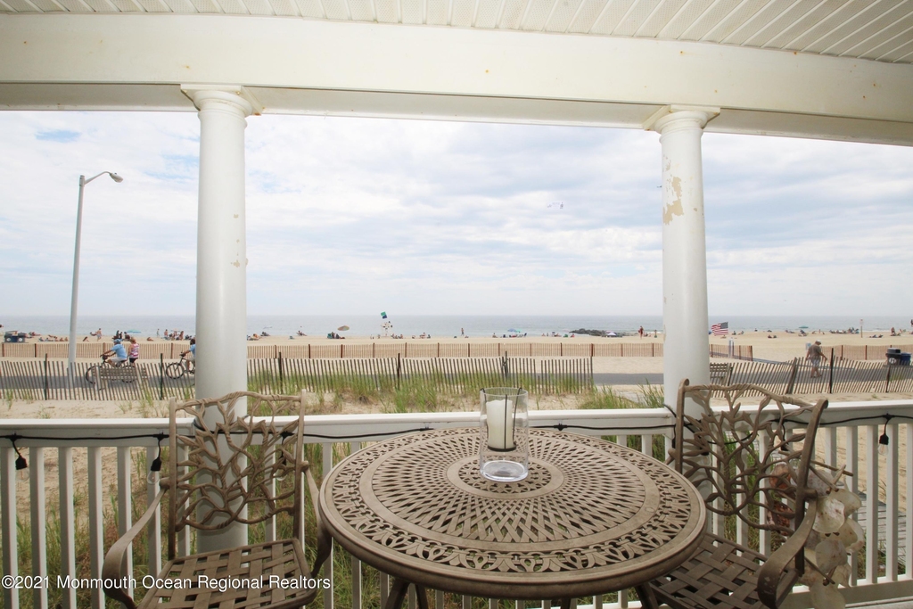 221 Beachfront - Photo 16