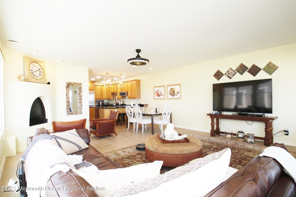 221 Beachfront - Photo 6