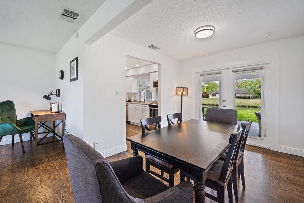 1342 Essex Drive - Photo 8
