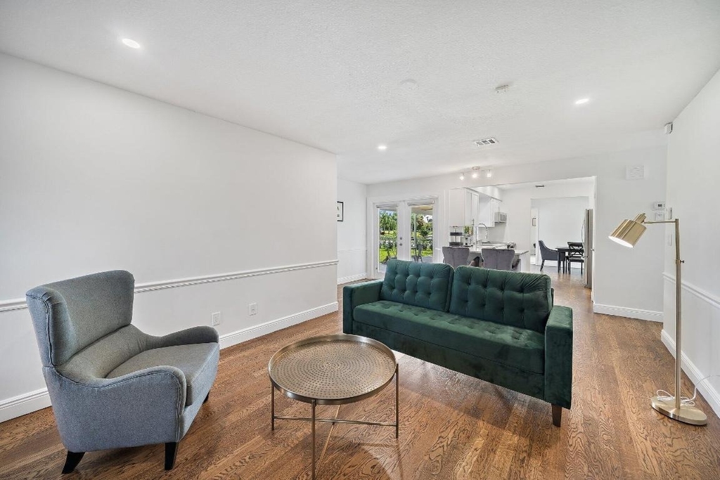 1342 Essex Drive - Photo 33