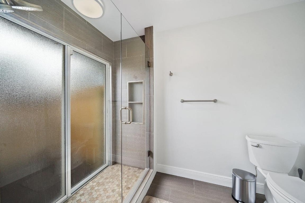 1342 Essex Drive - Photo 17