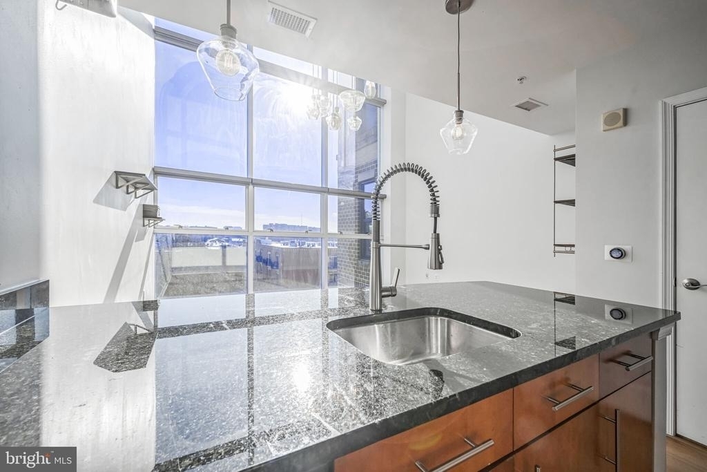 444 W Broad Street - Photo 4