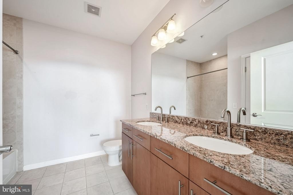 444 W Broad Street - Photo 13