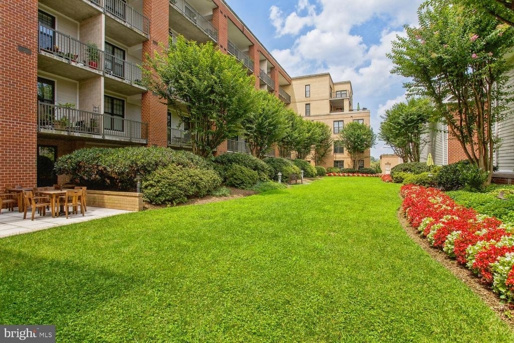 444 W Broad Street - Photo 19