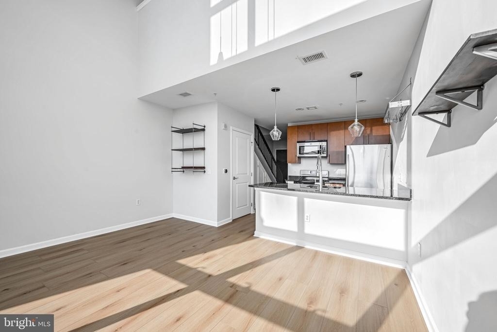 444 W Broad Street - Photo 6