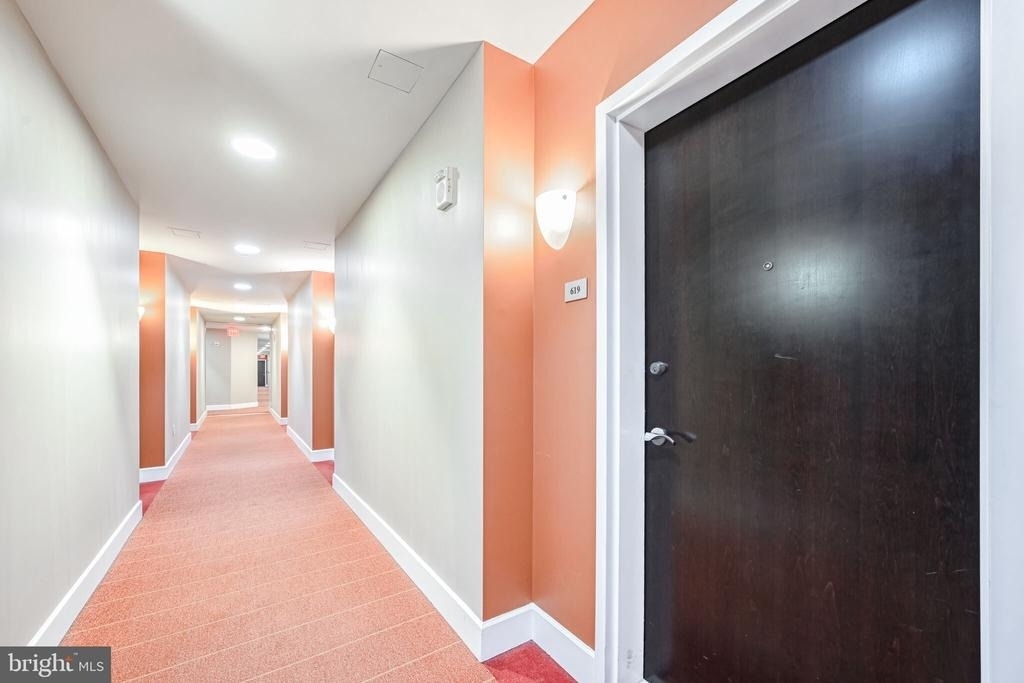 444 W Broad Street - Photo 2