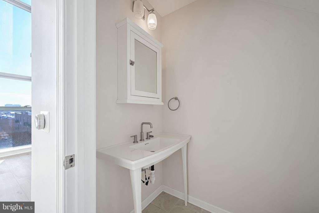 444 W Broad Street - Photo 8