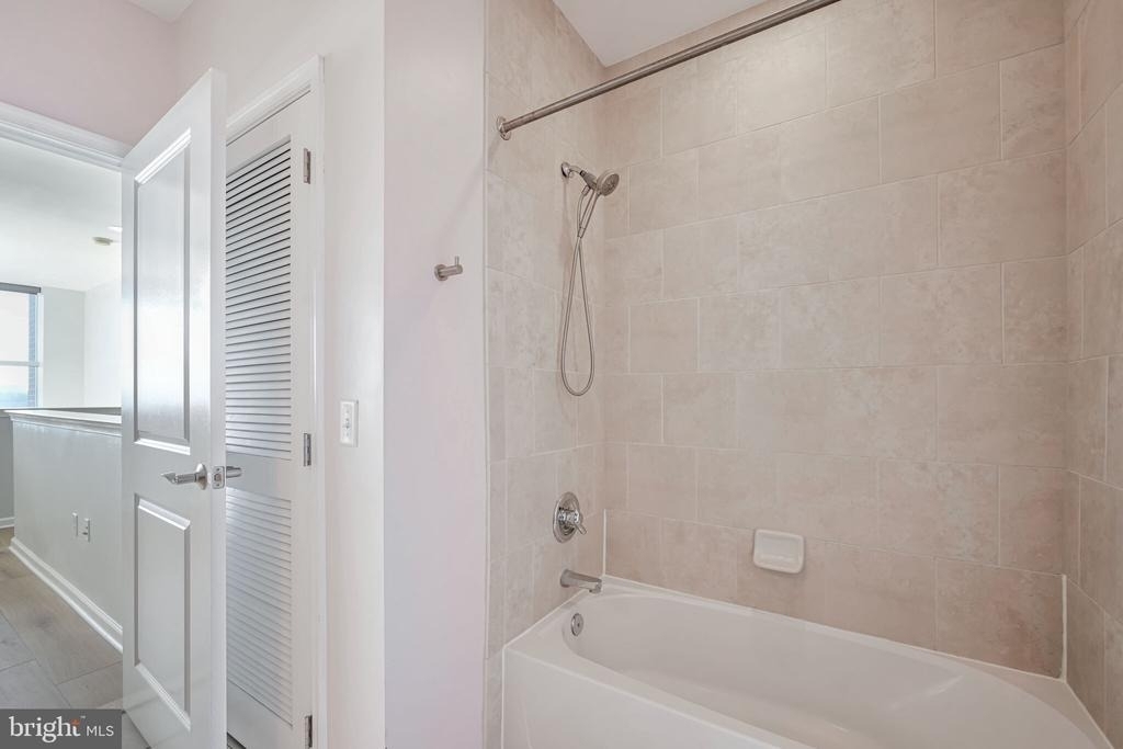 444 W Broad Street - Photo 14