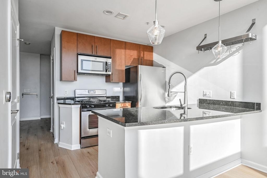 444 W Broad Street - Photo 5