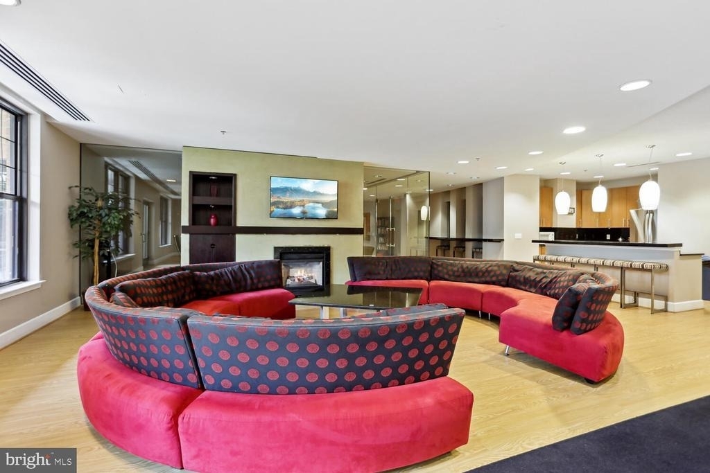 444 W Broad Street - Photo 17