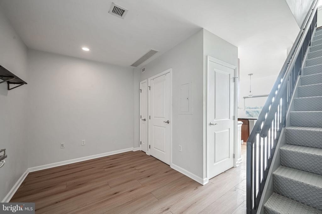 444 W Broad Street - Photo 3