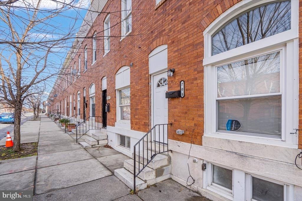 705 N Milton Avenue - Photo 1