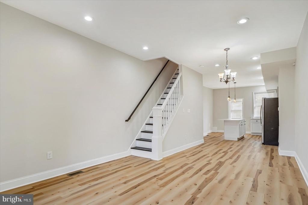 705 N Milton Avenue - Photo 2