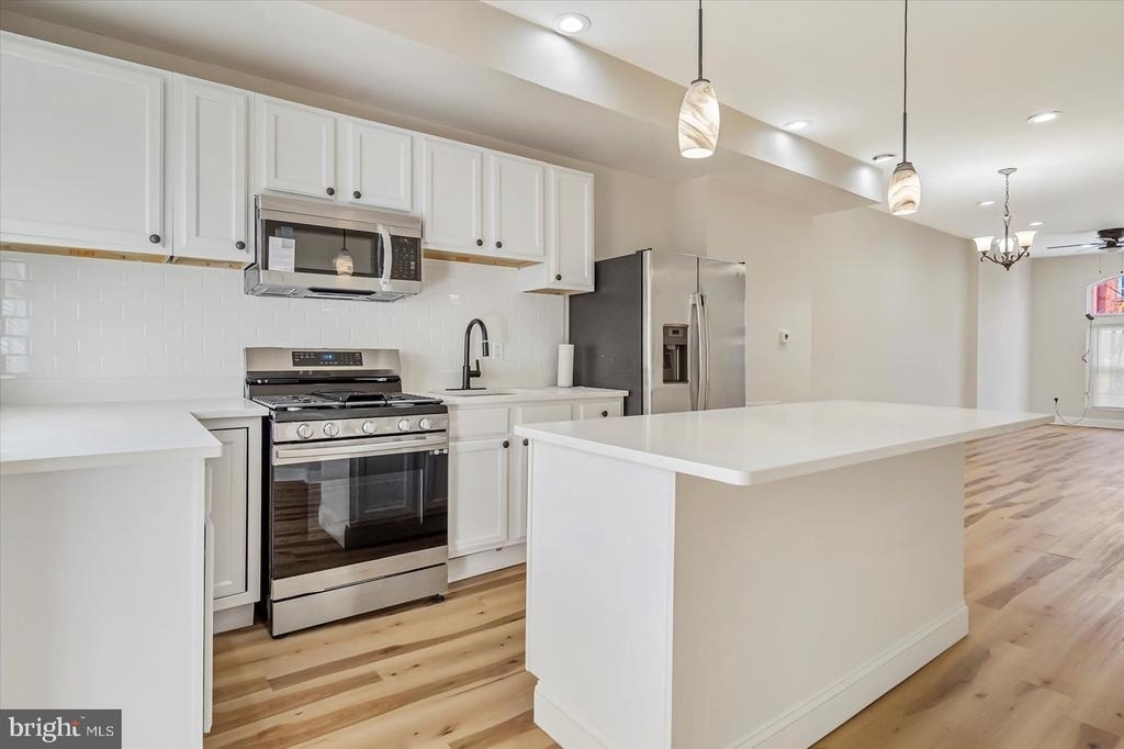 705 N Milton Avenue - Photo 11