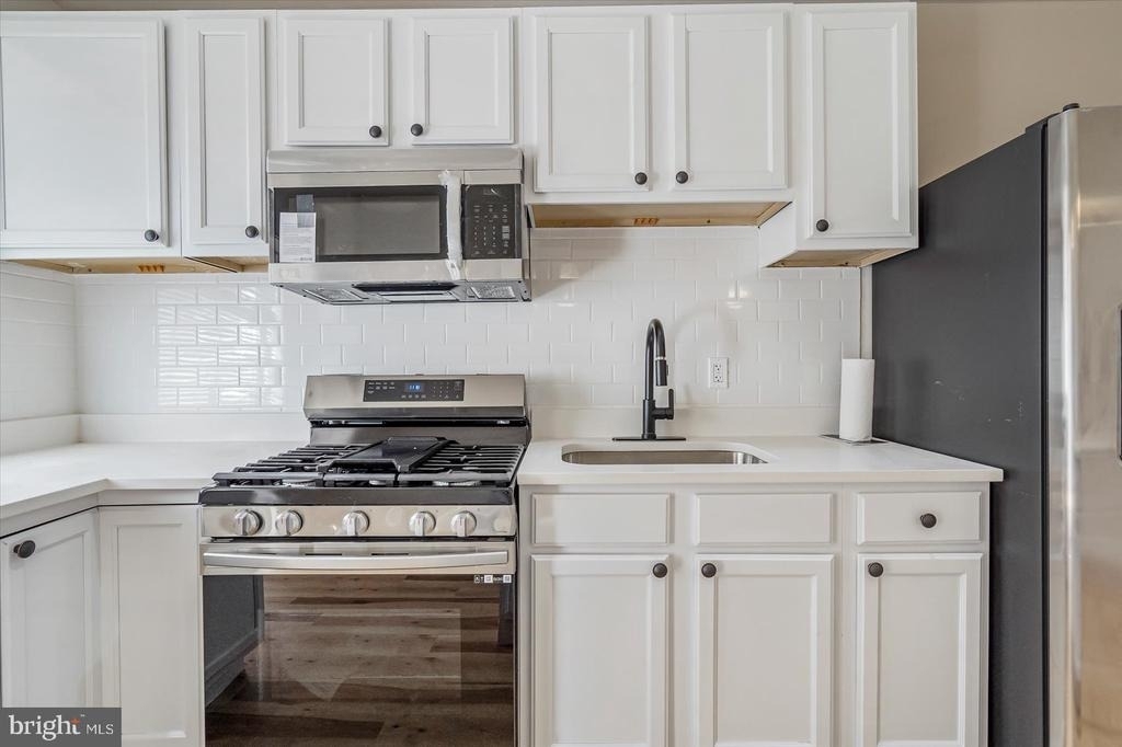 705 N Milton Avenue - Photo 10