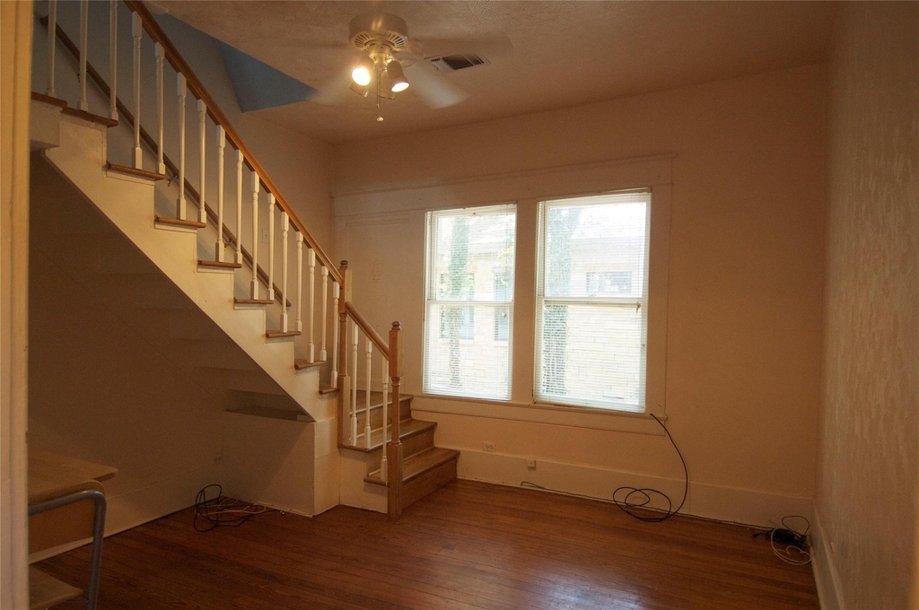 1107 W 22nd St - Photo 6