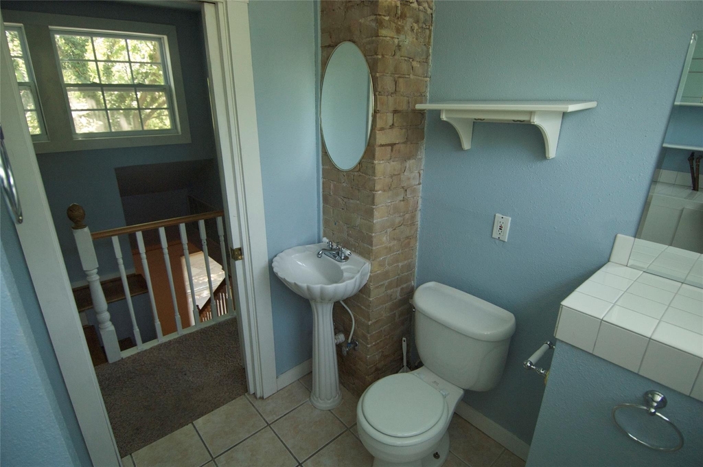 1107 W 22nd St - Photo 10