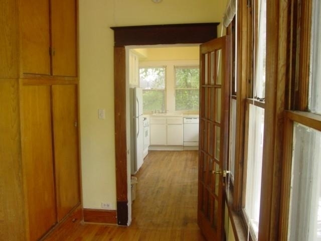 1107 W 22nd St - Photo 4