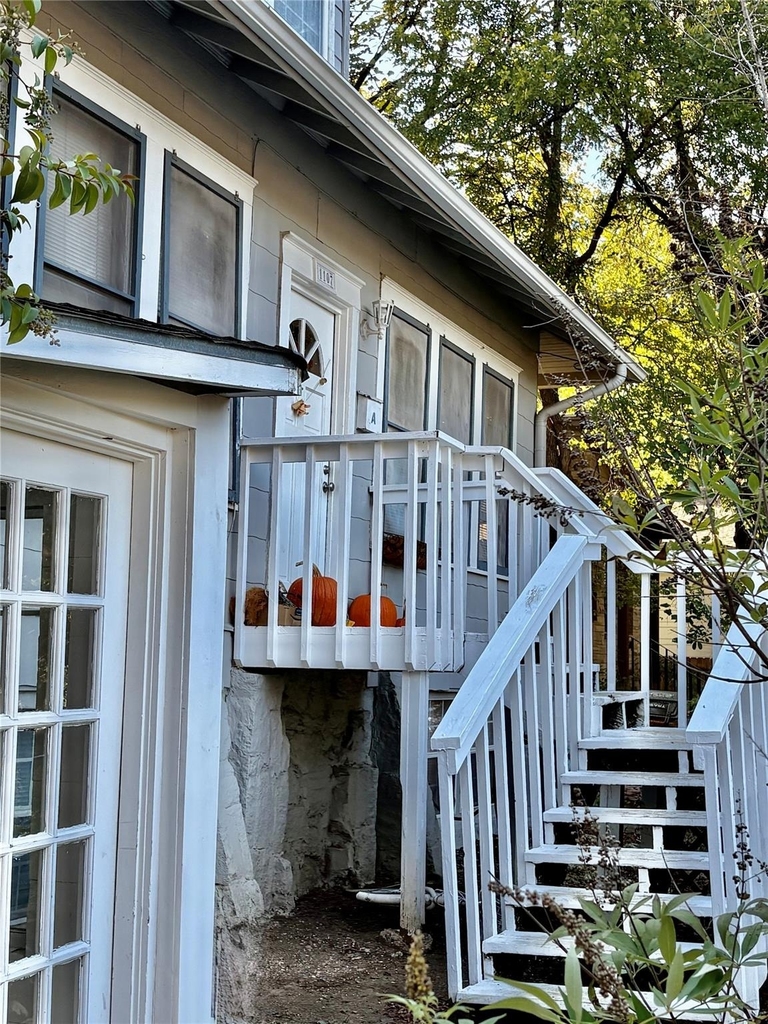 1107 W 22nd St - Photo 2