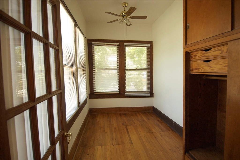 1107 W 22nd St - Photo 5