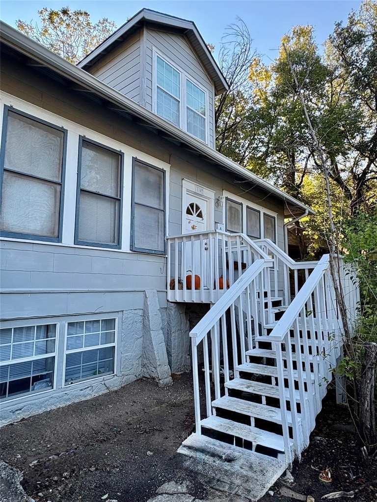 1107 W 22nd St - Photo 1