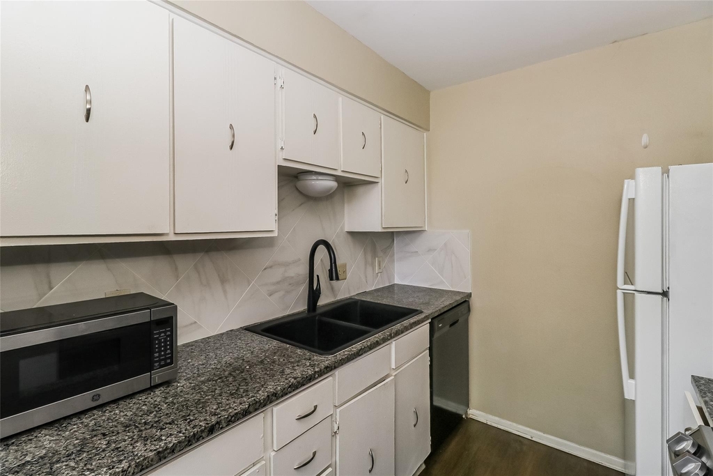 500 E Riverside Dr - Photo 7