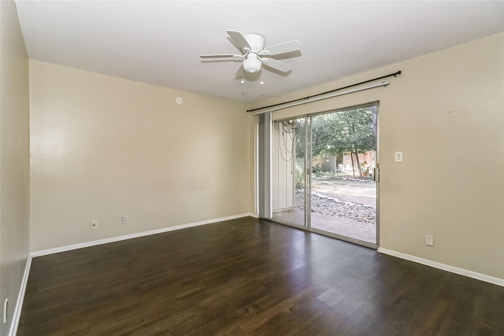 500 E Riverside Dr - Photo 10