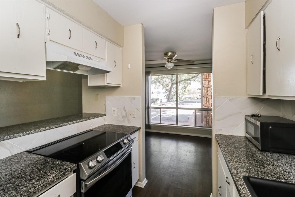 500 E Riverside Dr - Photo 9