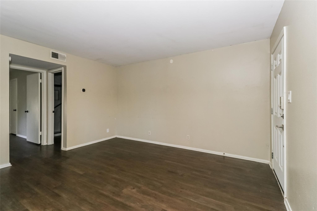 500 E Riverside Dr - Photo 3
