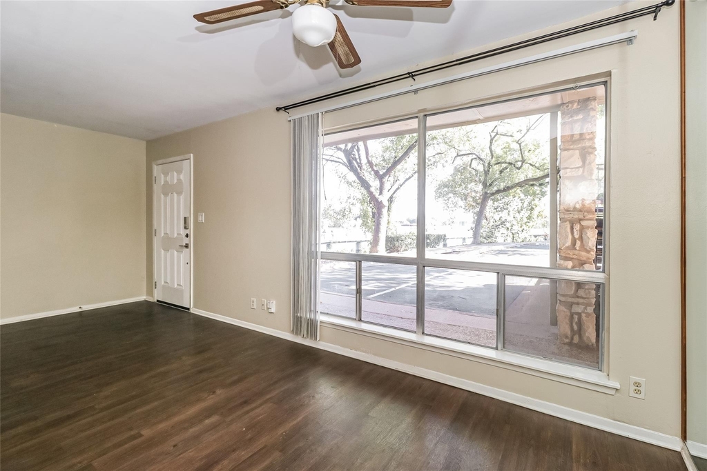 500 E Riverside Dr - Photo 5