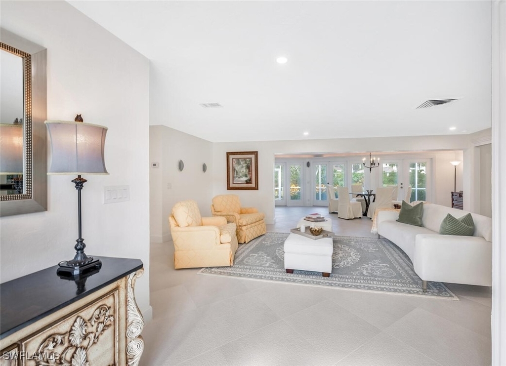 735 Parkview Lane - Photo 3