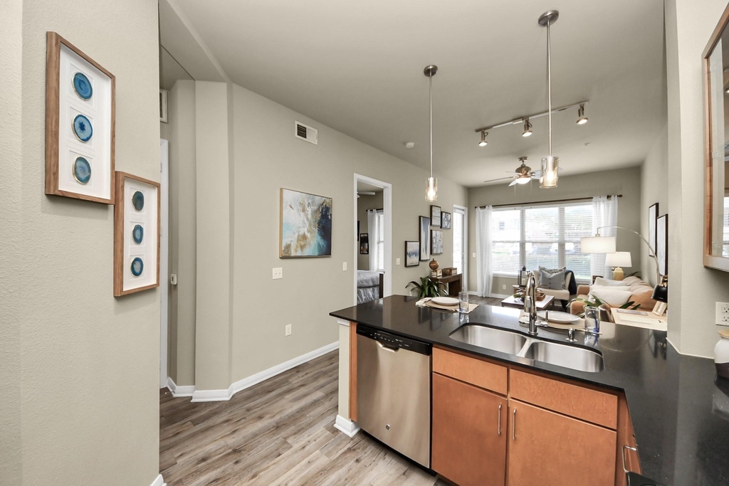 5455 Richmond Avenue - Photo 9