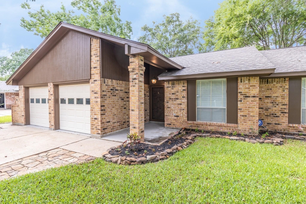 2623 Longleaf Pines Drive - Photo 0