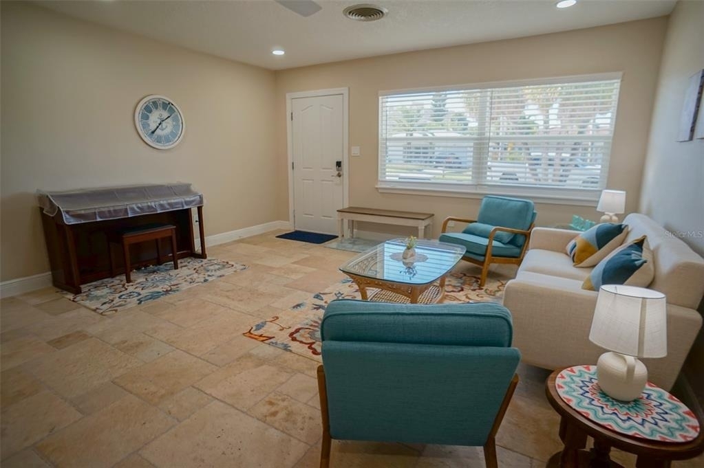 929 Lantana Avenue - Photo 3