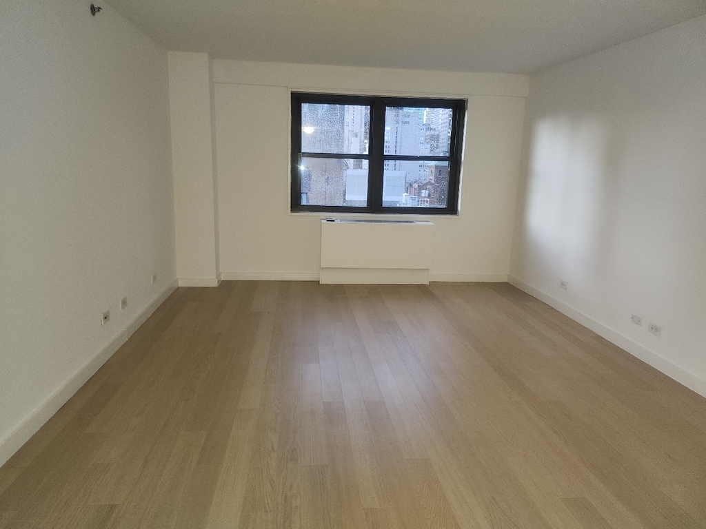 East 39th Street - Photo 2