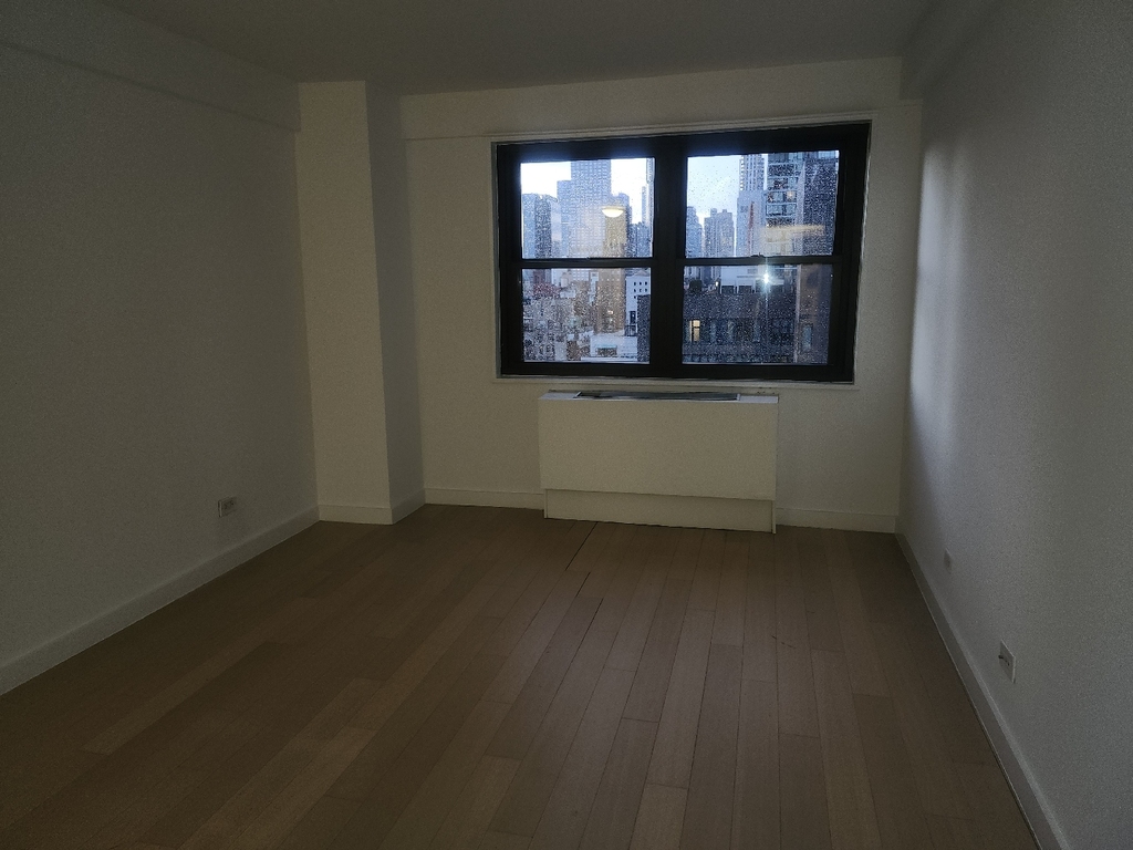 East 39th Street - Photo 5
