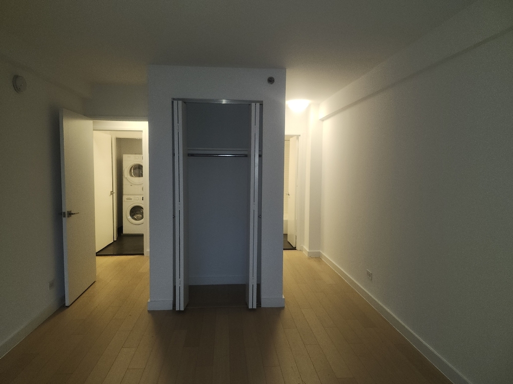 East 39th Street - Photo 7