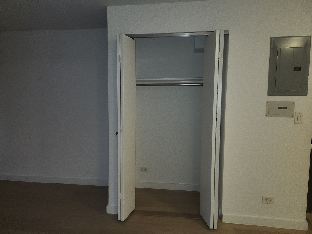 East 39th Street - Photo 3