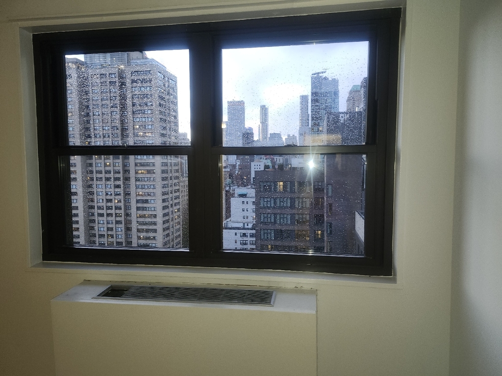 East 39th Street - Photo 6