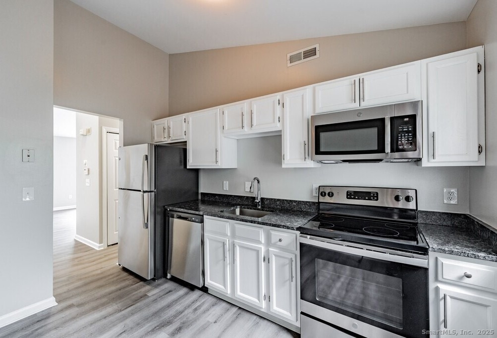 253 West River Street - Photo 1